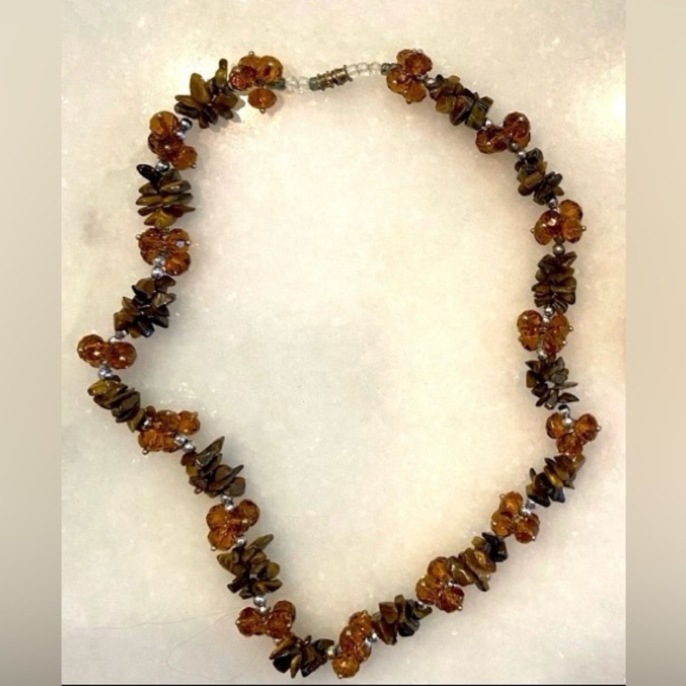NWOT amber or tiger eye colored beaded stones necklace